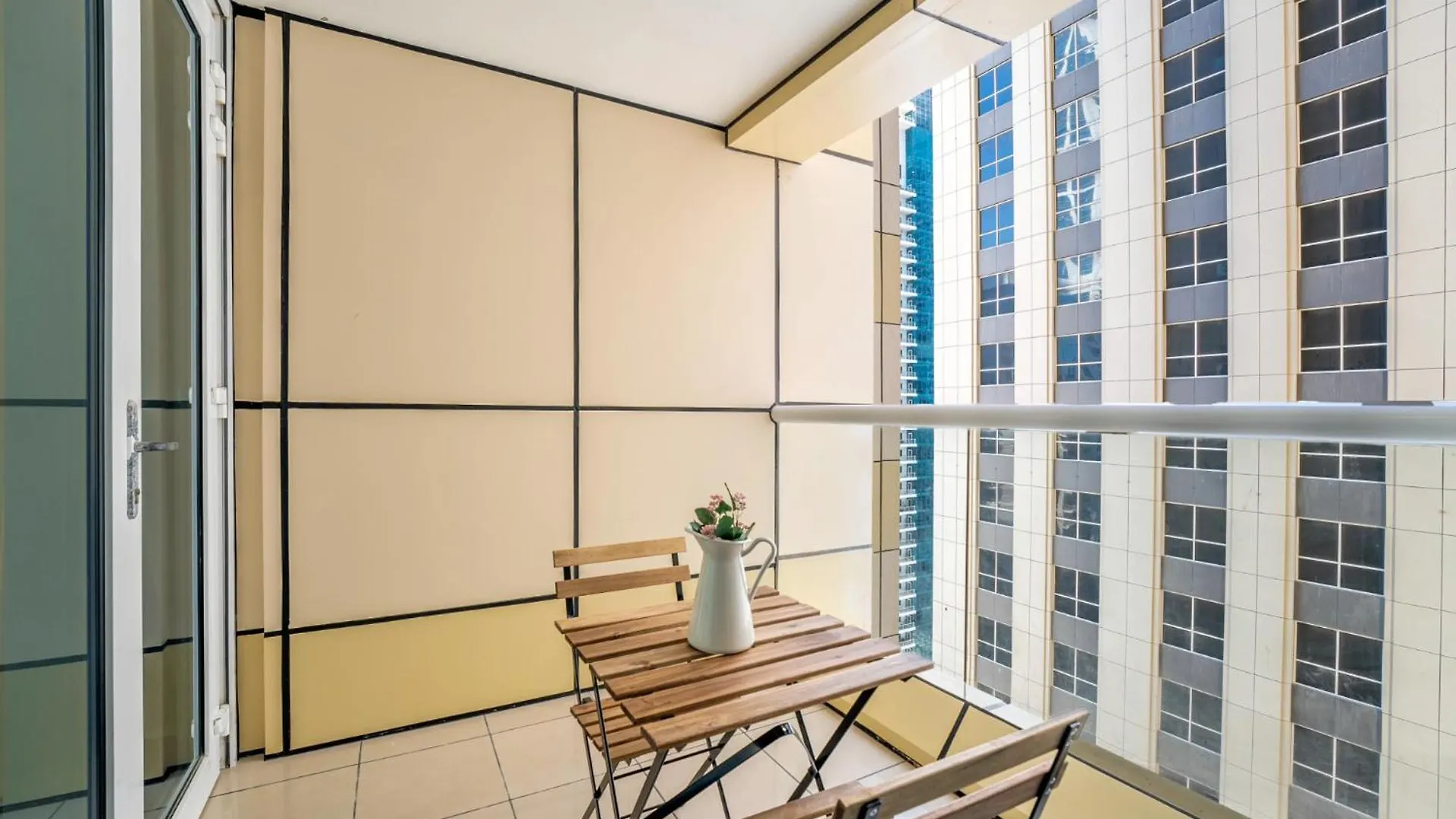 Spacious Upgraded & Elegant - 1Br Dubai 0*,