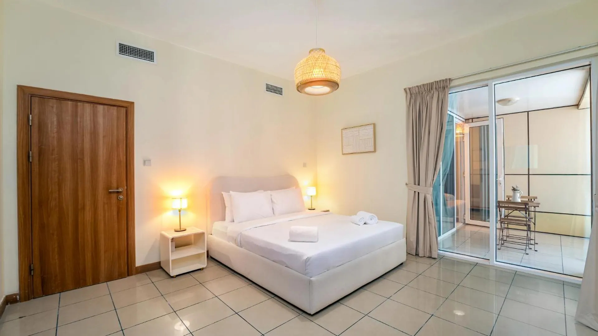 Apartment Spacious Upgraded & Elegant - 1Br Dubai
