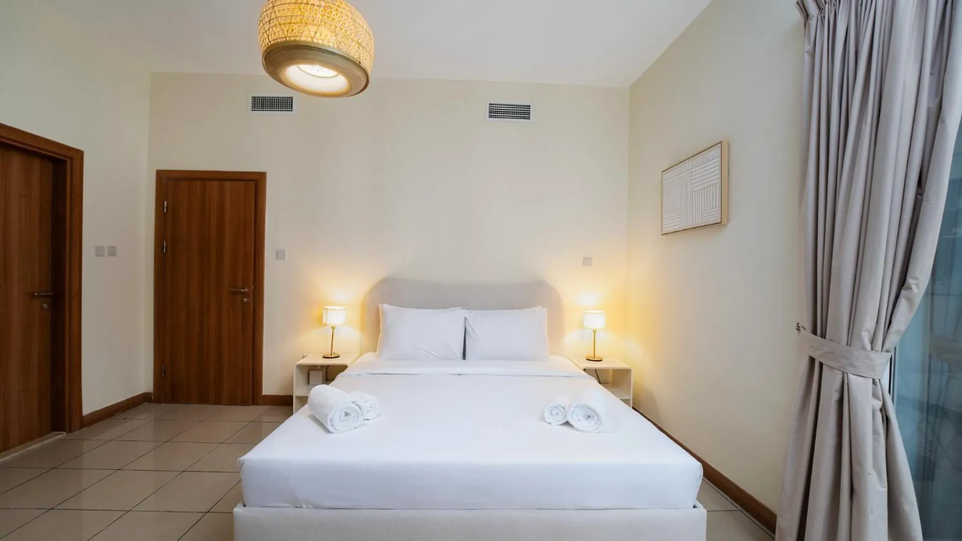 Spacious Upgraded & Elegant - 1Br Dubai 0*,