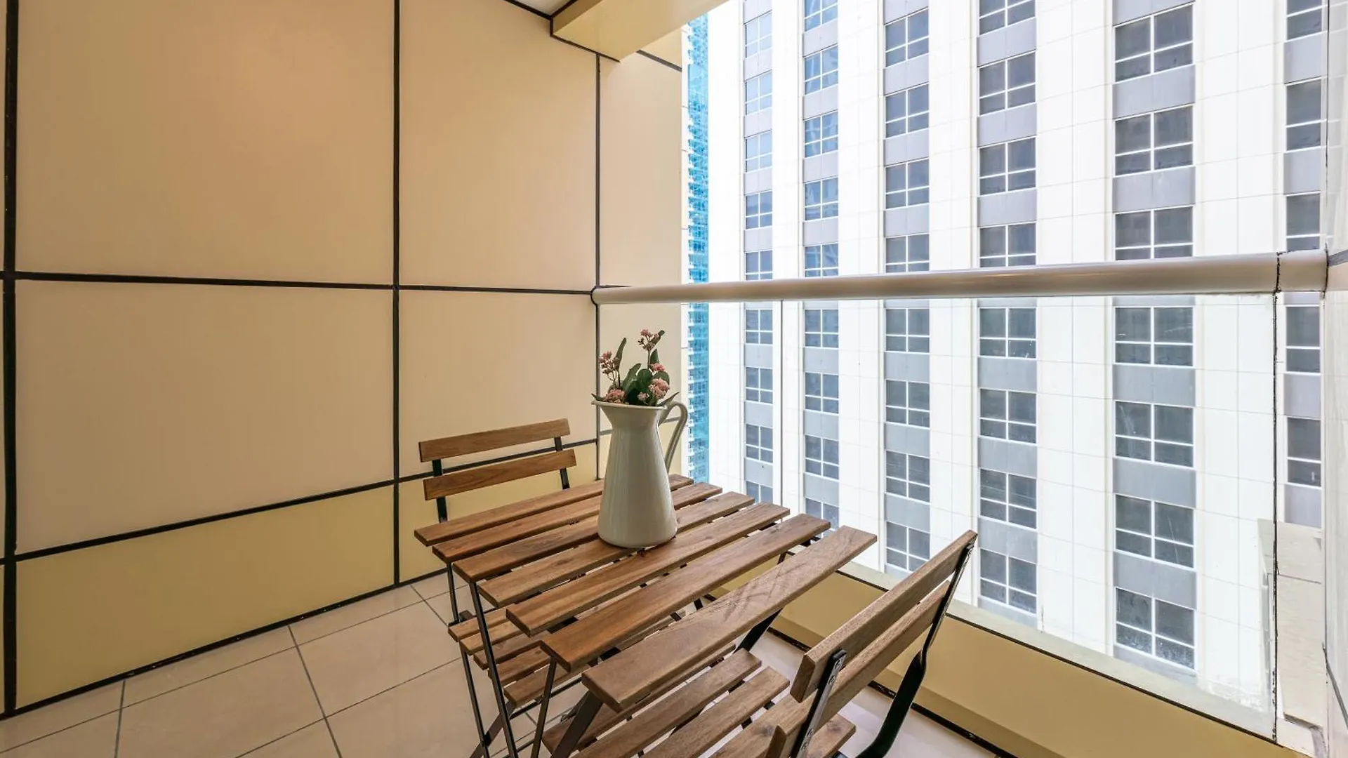 Apartment Spacious Upgraded & Elegant - 1Br Dubai