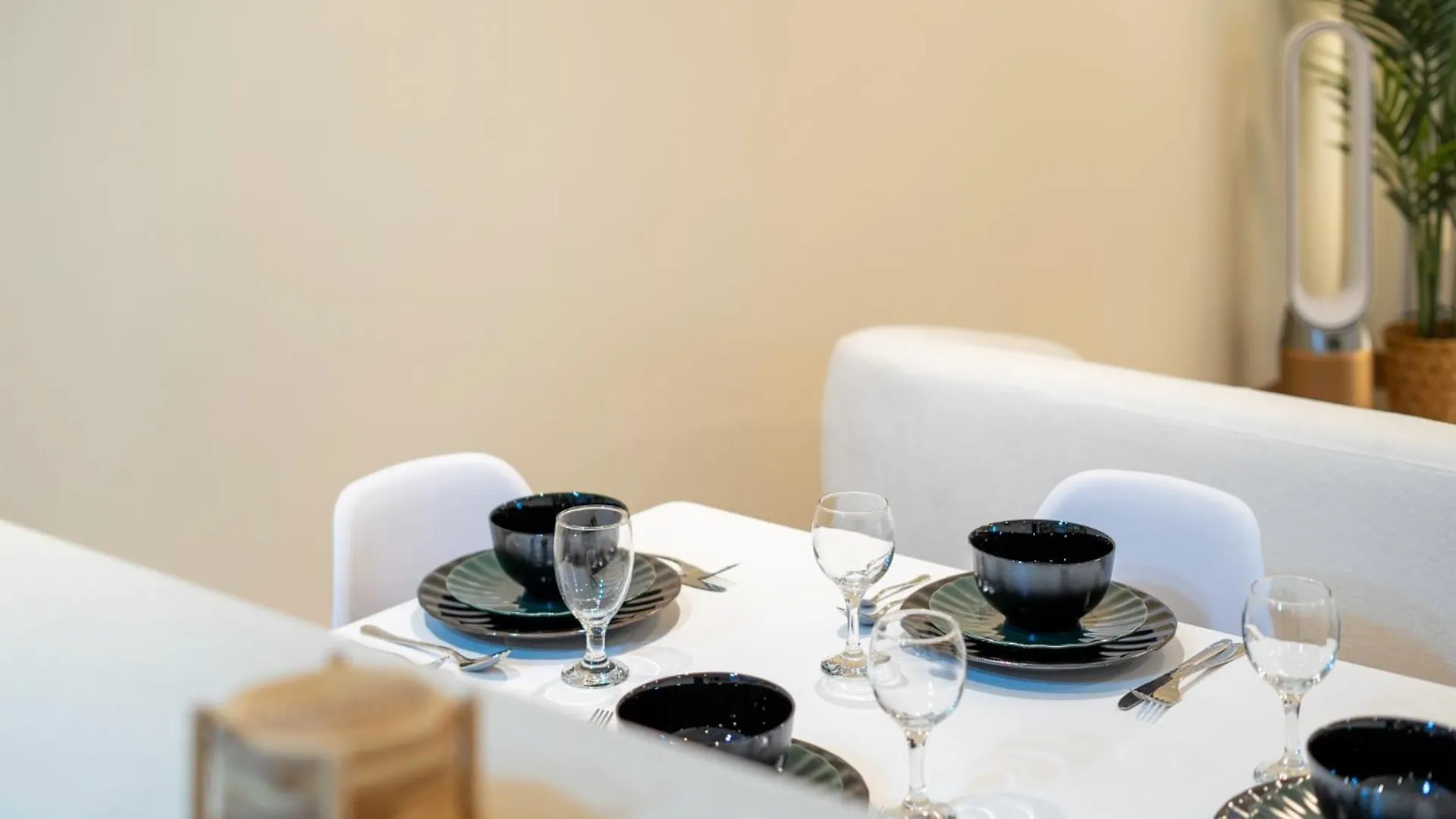 Apartment Spacious Upgraded & Elegant - 1Br Dubai