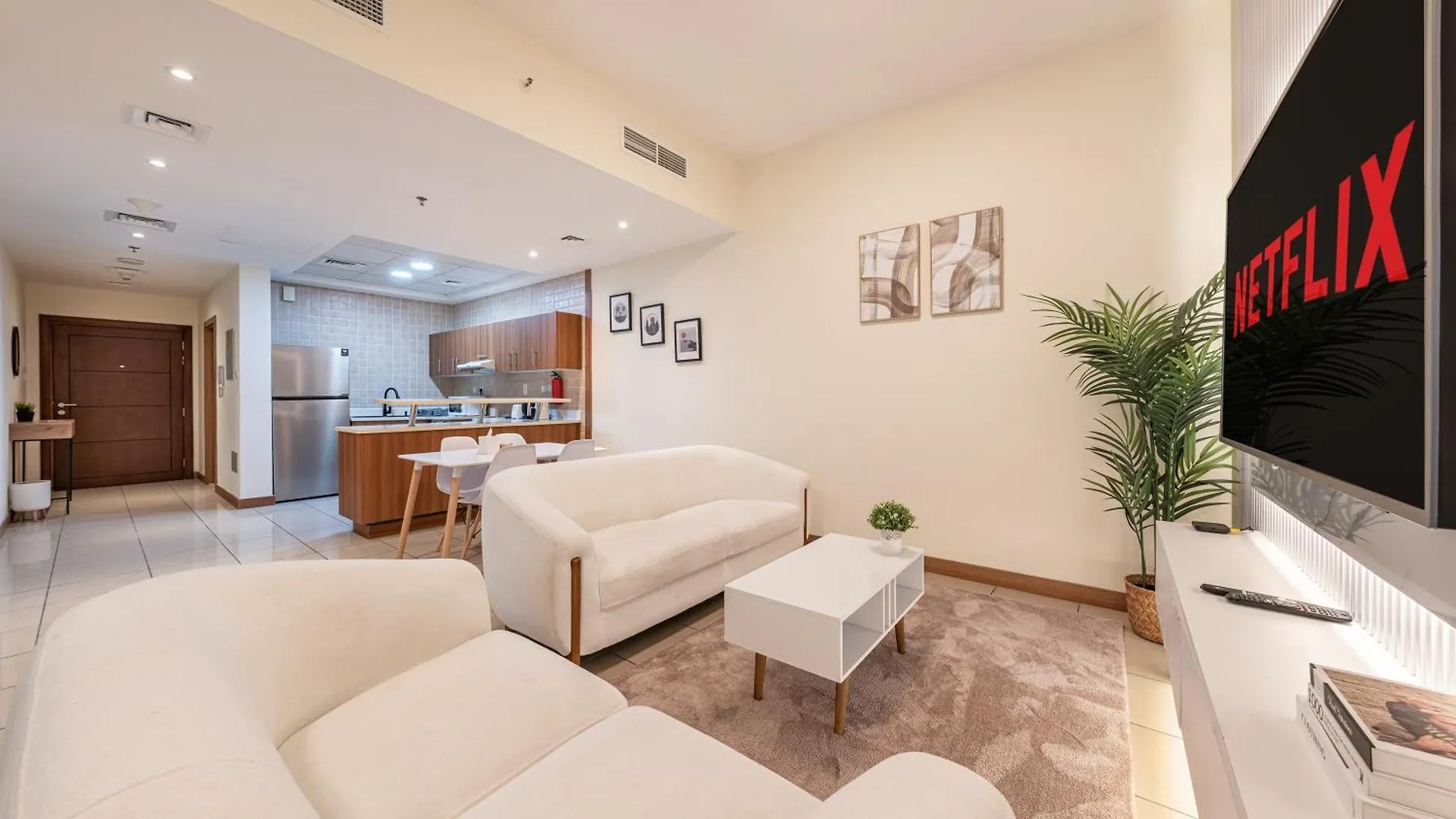 Spacious Upgraded & Elegant - 1Br Dubai 0*,  United Arab Emirates