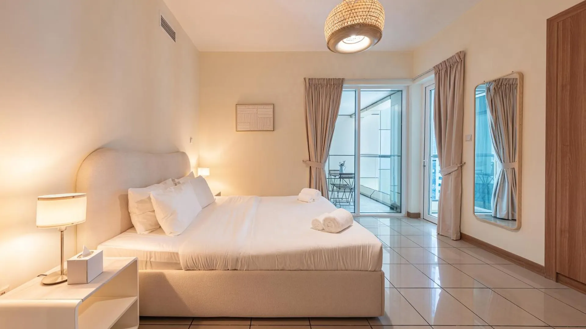 Apartment Spacious Upgraded & Elegant - 1Br Dubai