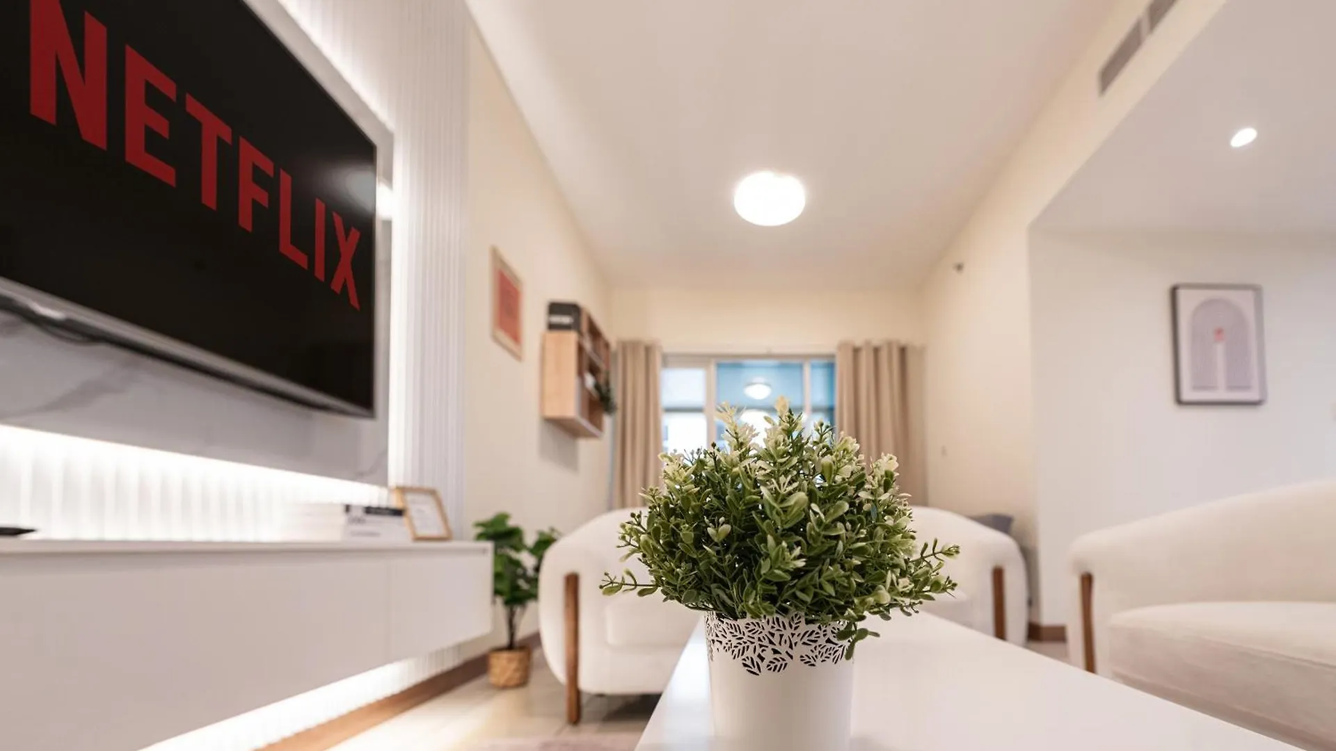 Spacious Upgraded & Elegant - 1Br Dubai 0*,  United Arab Emirates